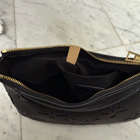 Black Shoulder Bag - Picture 2 of 3